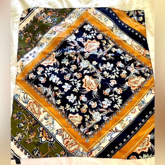 NWT Anthropologie floral print scarf. Sophisticate fashion accessory - Picture 1 of 6